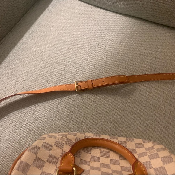 White leather bag. High quality not Louis Vuitton. - Picture 8 of 12